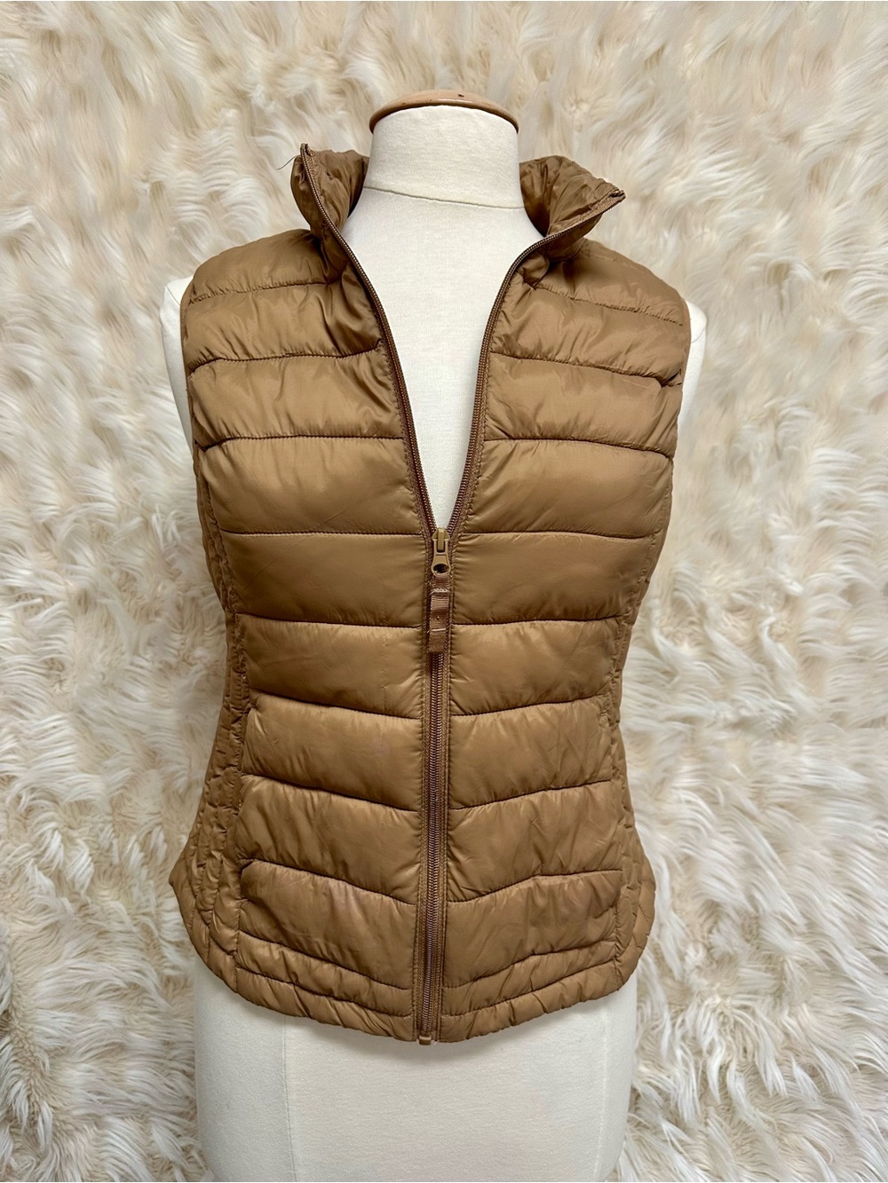 Women's Camel Lightweight Quilted Puffer Vest Size Medium Double Pockets